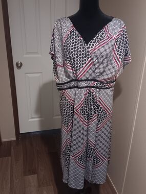 Perseption Women 🍑 Black, White & Red Patterned V-Neck Dress